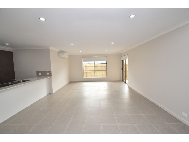 7 Grace View Street, Darling Heights QLD 4350