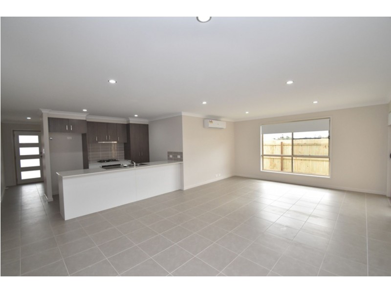 7 Grace View Street, Darling Heights QLD 4350