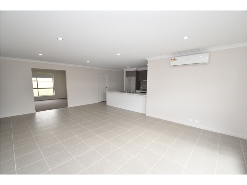 7 Grace View Street, Darling Heights QLD 4350