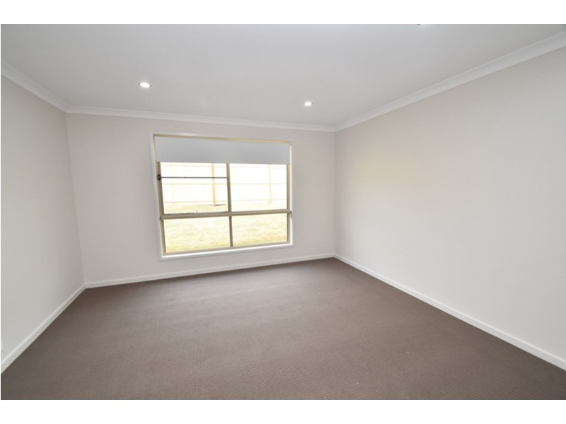 7 Grace View Street, Darling Heights QLD 4350