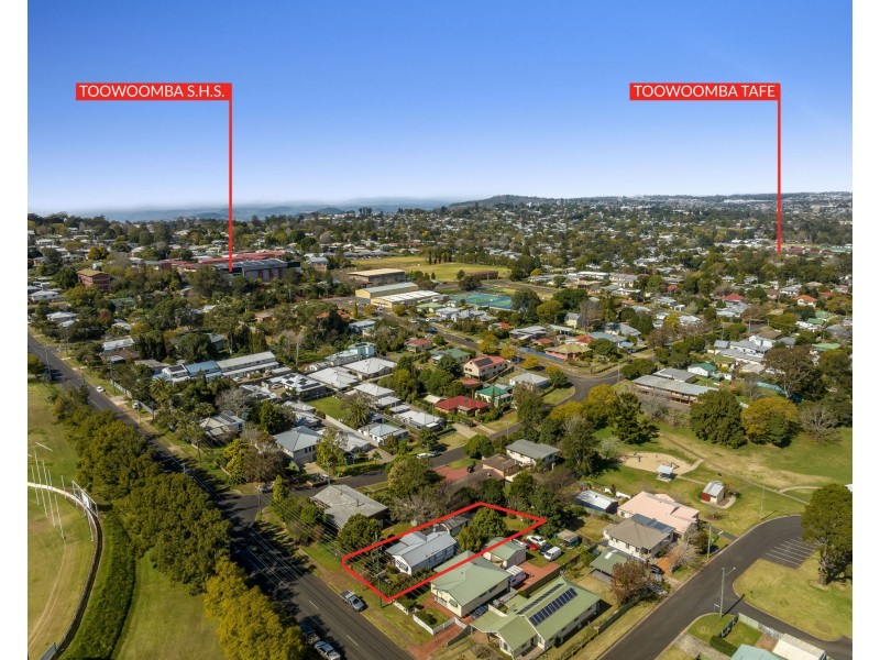 102 North Street, North Toowoomba QLD 4350