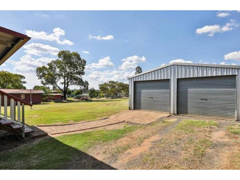 5 Victoria Street, Goombungee QLD 4354