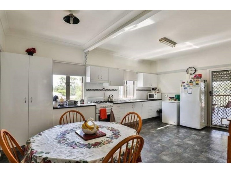 5 Victoria Street, Goombungee QLD 4354