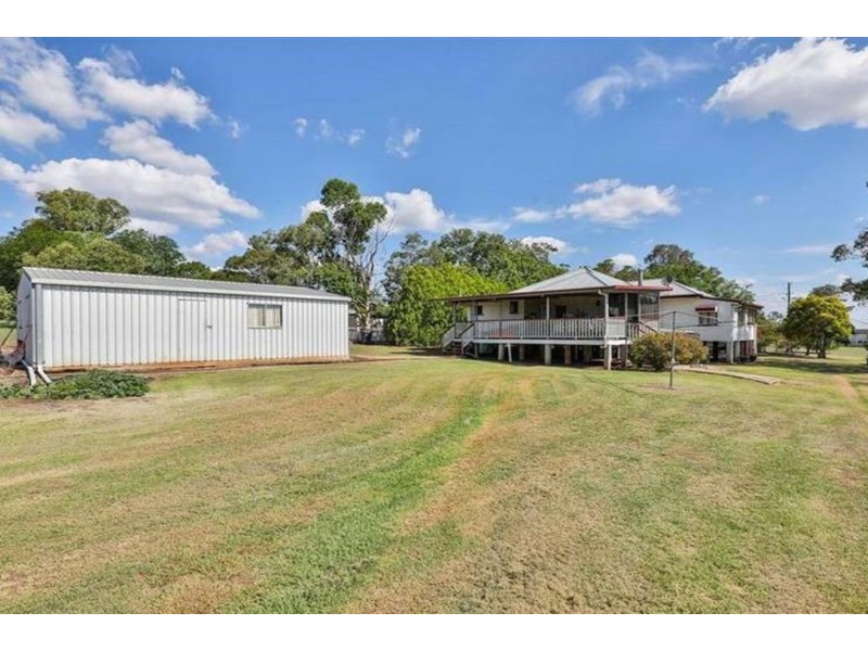 5 Victoria Street, Goombungee QLD 4354