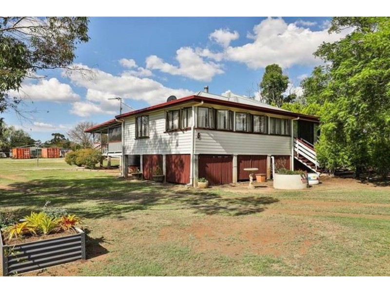 5 Victoria Street, Goombungee QLD 4354