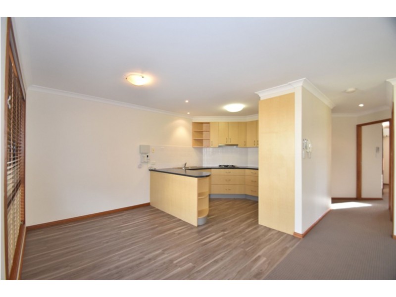 5/2 Garde Street, Centenary Heights QLD 4350