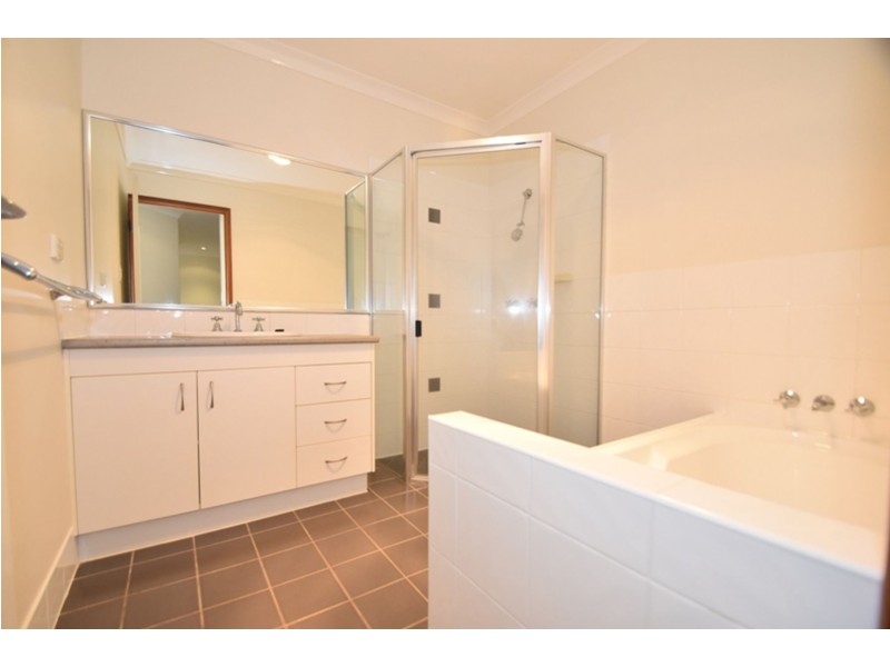 5/2 Garde Street, Centenary Heights QLD 4350