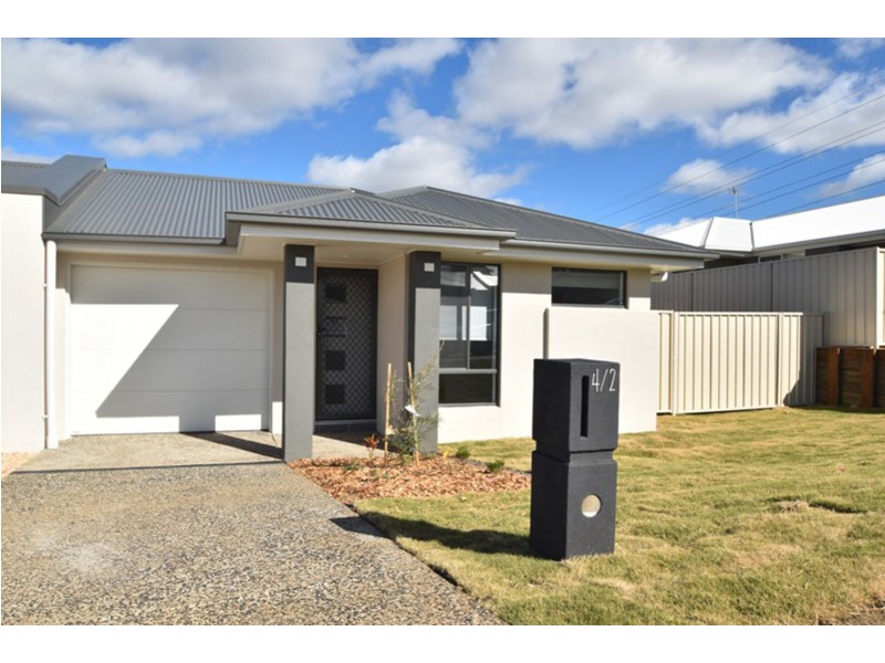 2/4 Minnett Street, Glenvale QLD 4350