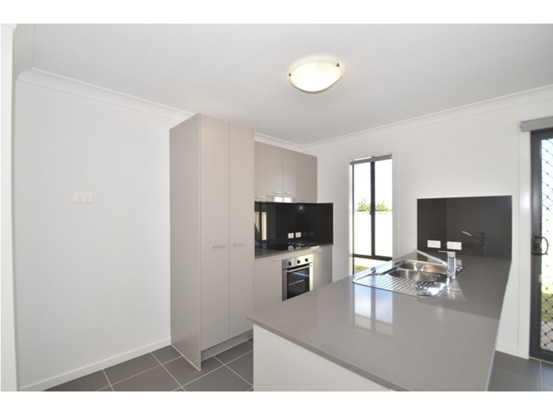 2/4 Minnett Street, Glenvale QLD 4350