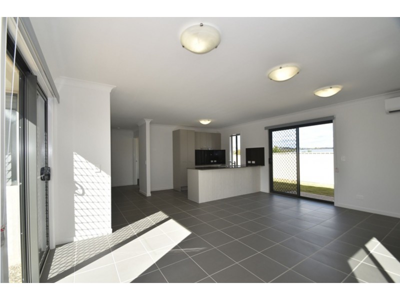 2/4 Minnett Street, Glenvale QLD 4350