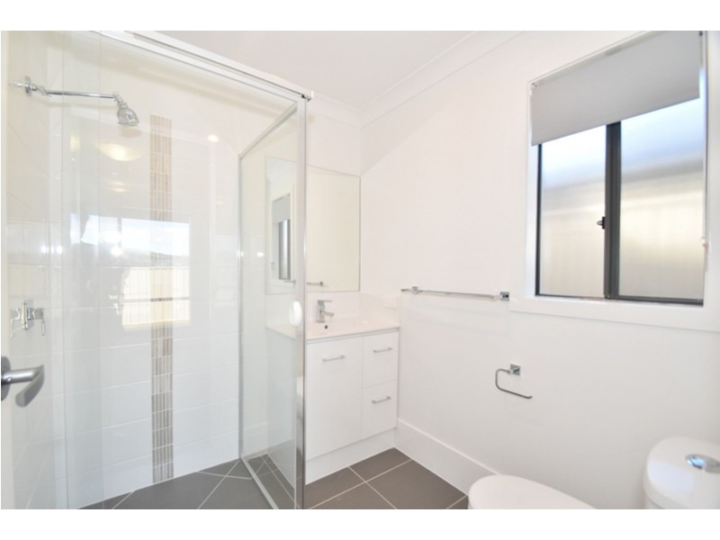 2/4 Minnett Street, Glenvale QLD 4350