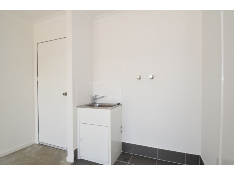 2/4 Minnett Street, Glenvale QLD 4350