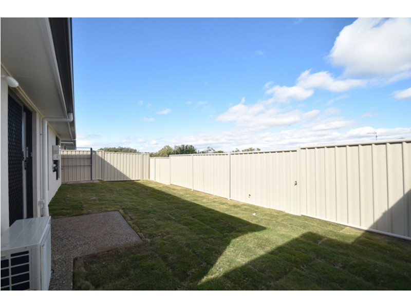 2/4 Minnett Street, Glenvale QLD 4350