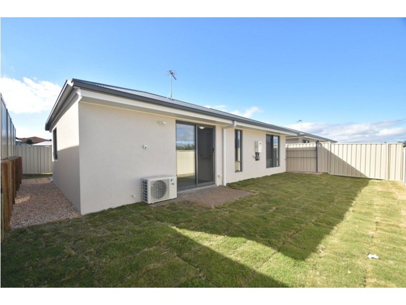 2/4 Minnett Street, Glenvale QLD 4350
