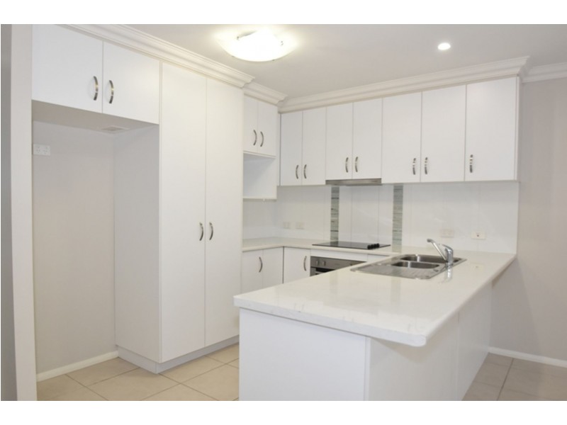 2/5 Nabiac Close, Kearneys Spring QLD 4350