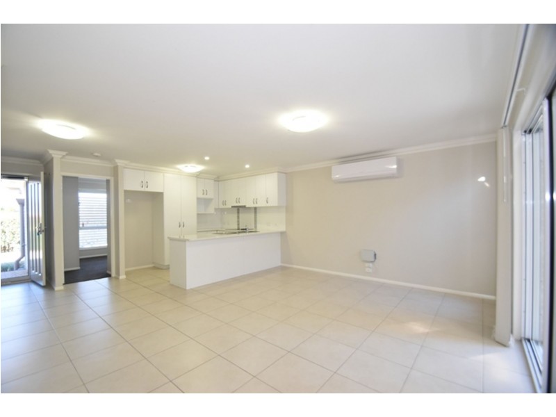 2/5 Nabiac Close, Kearneys Spring QLD 4350