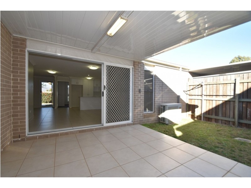 2/5 Nabiac Close, Kearneys Spring QLD 4350