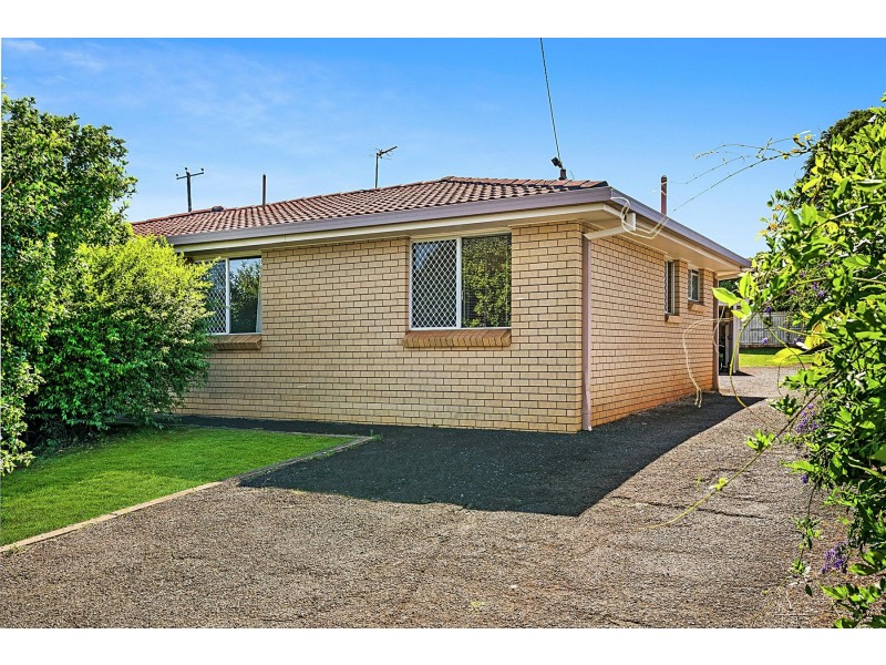 381 West Street, Harristown QLD 4350