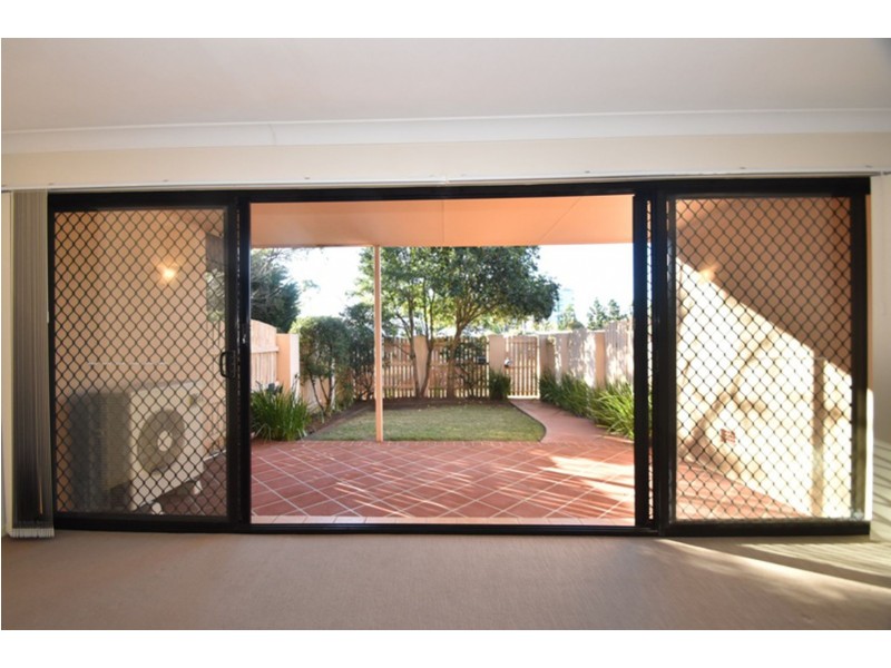 2/4 Scott Street, East Toowoomba QLD 4350
