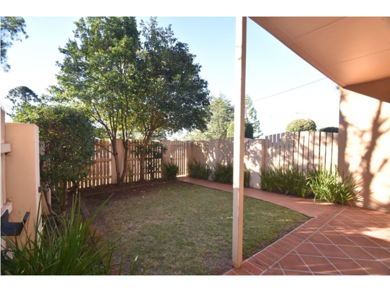 2/4 Scott Street, East Toowoomba QLD 4350