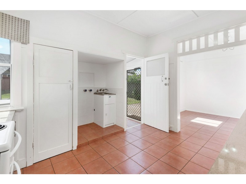 249 West Street, Harristown QLD 4350
