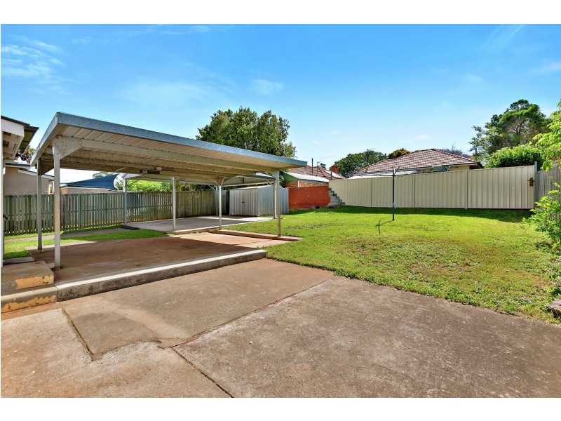 249 West Street, Harristown QLD 4350