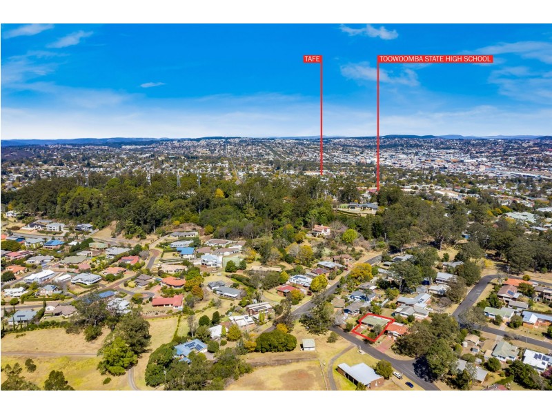 55 Martini Street, Mount Lofty QLD 4350