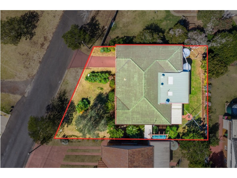 55 Martini Street, Mount Lofty QLD 4350