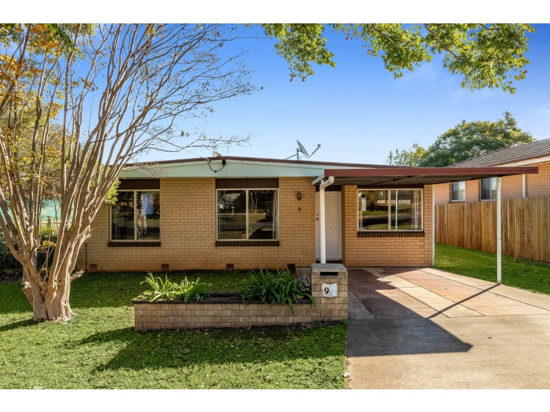 9 Farr Street, Kearneys Spring QLD 4350