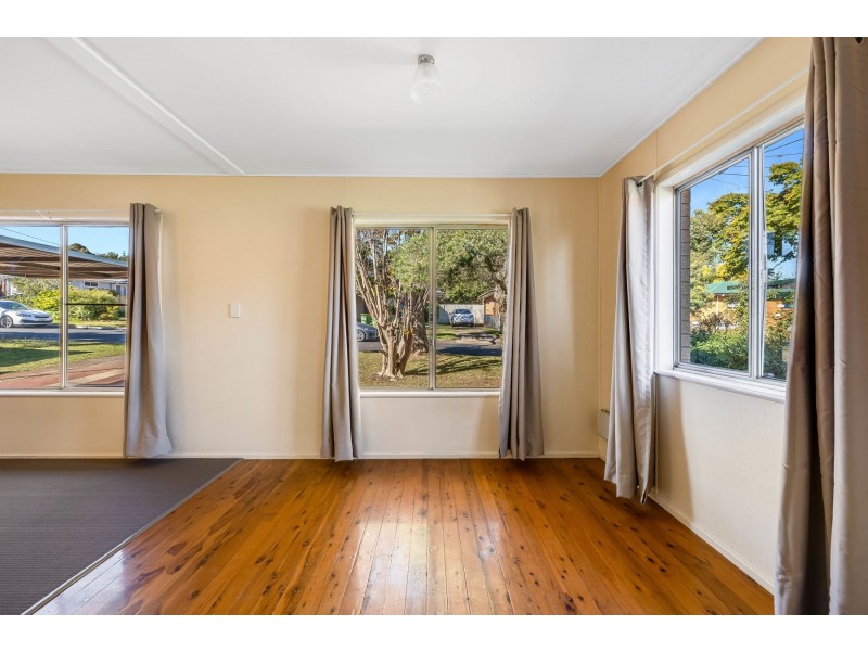 9 Farr Street, Kearneys Spring QLD 4350