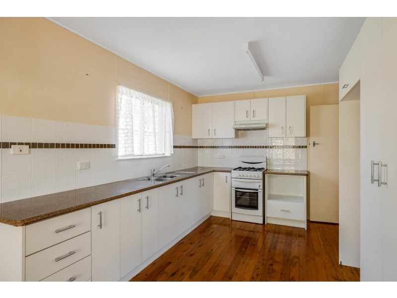 9 Farr Street, Kearneys Spring QLD 4350