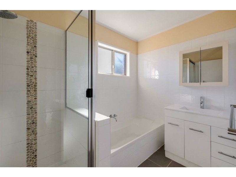 9 Farr Street, Kearneys Spring QLD 4350