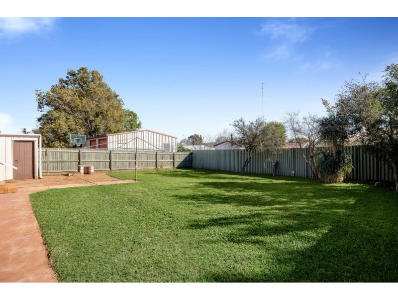 9 Farr Street, Kearneys Spring QLD 4350