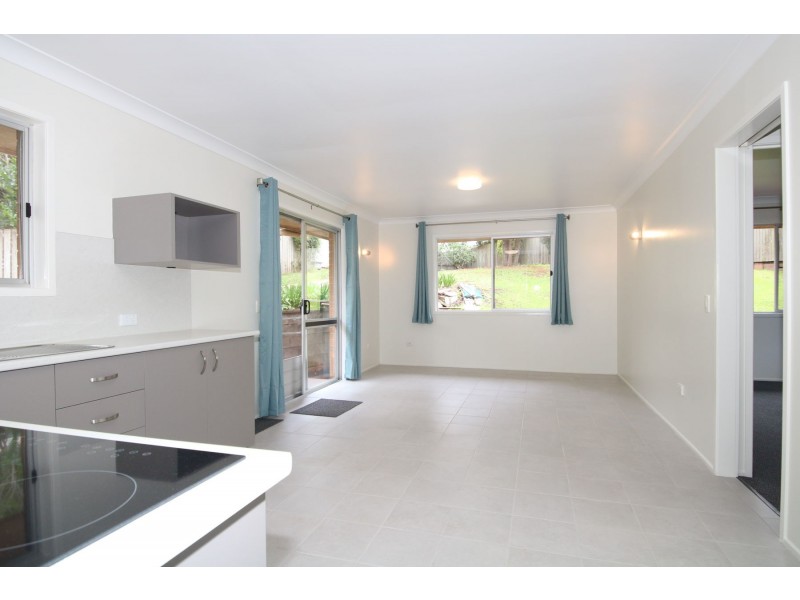 2/27a North Street, Mount Lofty QLD 4350