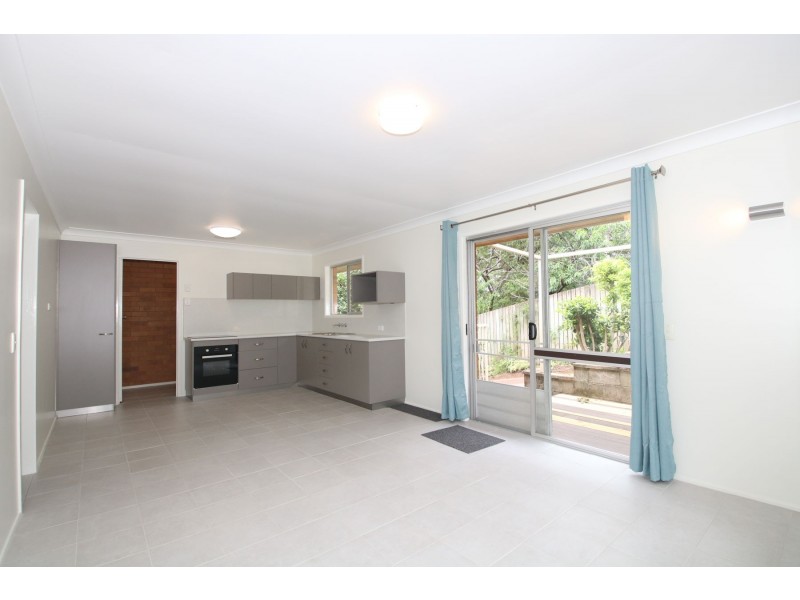 2/27a North Street, Mount Lofty QLD 4350