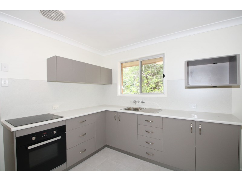 2/27a North Street, Mount Lofty QLD 4350