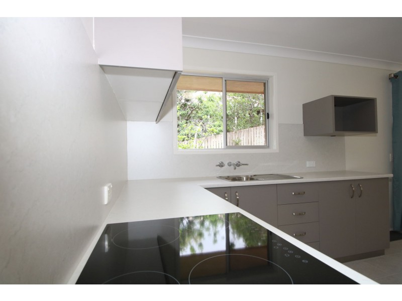 2/27a North Street, Mount Lofty QLD 4350