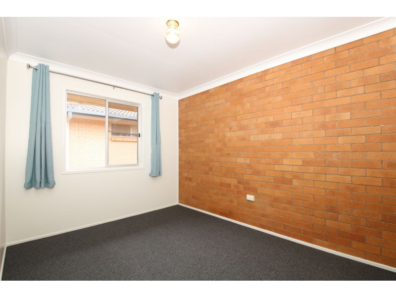 2/27a North Street, Mount Lofty QLD 4350