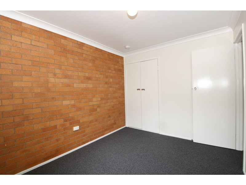 2/27a North Street, Mount Lofty QLD 4350