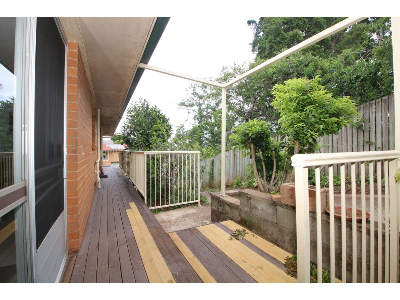 2/27a North Street, Mount Lofty QLD 4350
