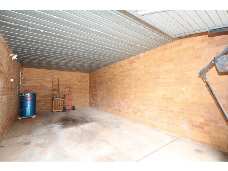 2/27a North Street, Mount Lofty QLD 4350