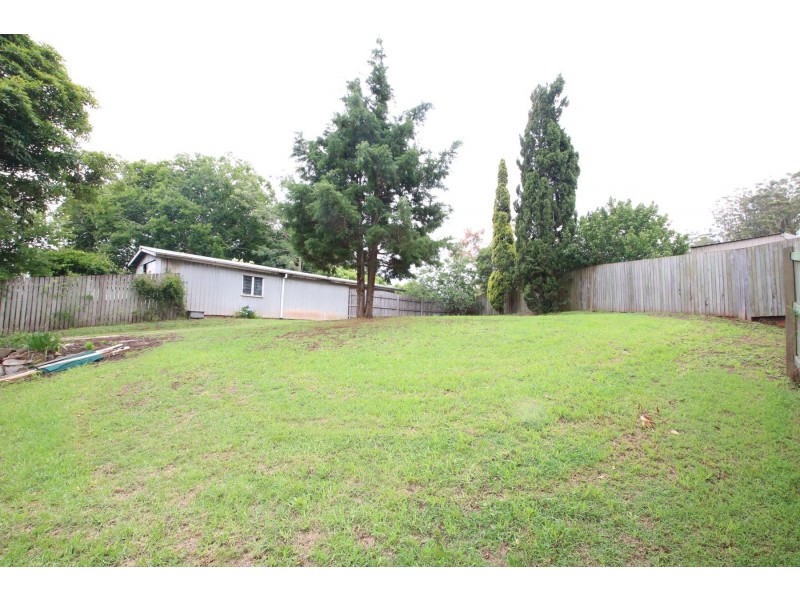 2/27a North Street, Mount Lofty QLD 4350