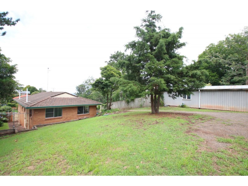 2/27a North Street, Mount Lofty QLD 4350