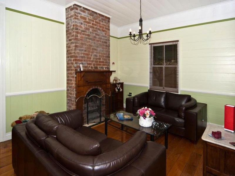 16 Gentle Street, North Toowoomba QLD 4350