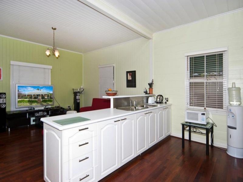 16 Gentle Street, North Toowoomba QLD 4350