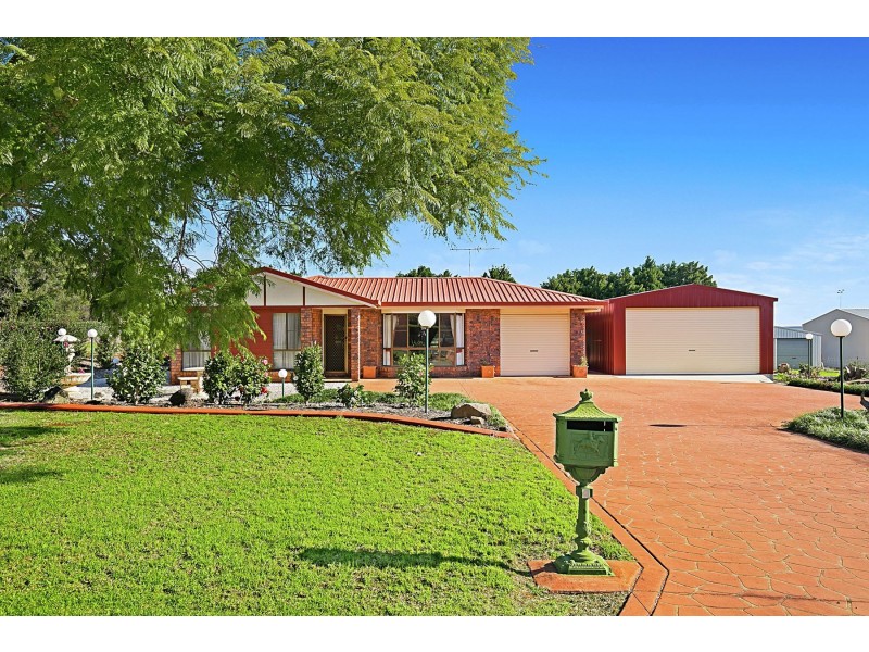 4 Glen Crescent, Highfields QLD 4352