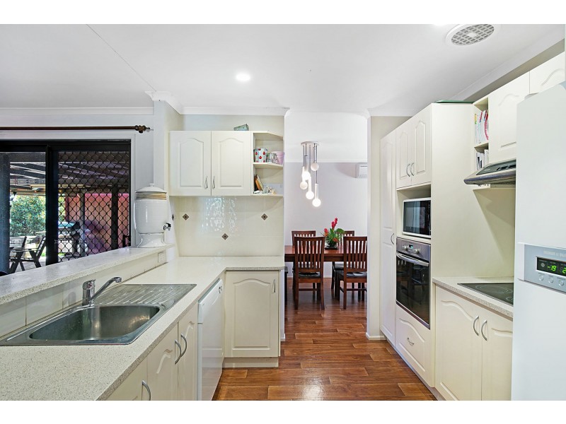 4 Glen Crescent, Highfields QLD 4352