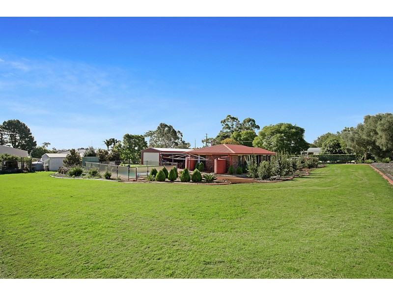 4 Glen Crescent, Highfields QLD 4352