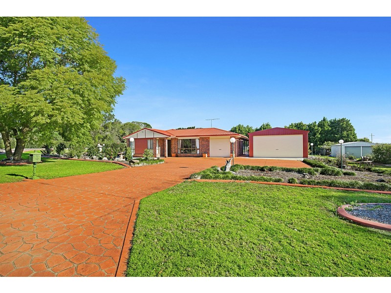 4 Glen Crescent, Highfields QLD 4352