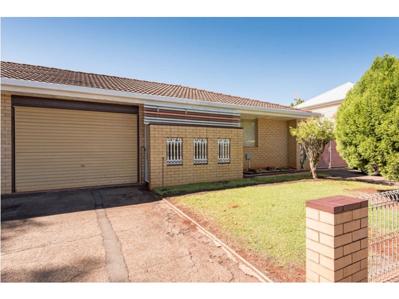2/64 Campbell Street, East Toowoomba QLD 4350